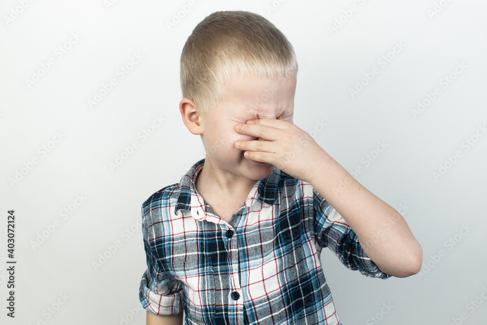 An ophthalmologist examines a boy who complains of burning and pain in his eyes. Eye fatigue from a computer or phone screen (sensation of sand on the cornea). Diagnosis of conjunctivitis in children. An ophthalmologist examines a boy who complains of burning and pain in his eyes. Eye fatigue from a computer or phone screen (sensation of sand on the cornea). Diagnosis of conjunctivitis in children.