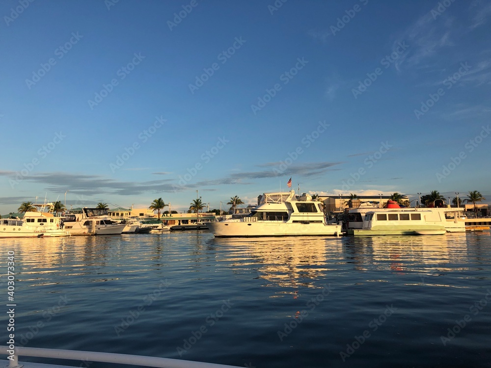 Fototapeta premium boats at sunset