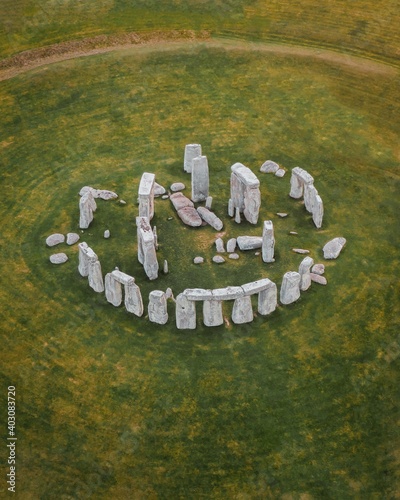 Obraz na plátně Aerial Drone Shot of the famous Stonehenge in South England on a cloudy but cal