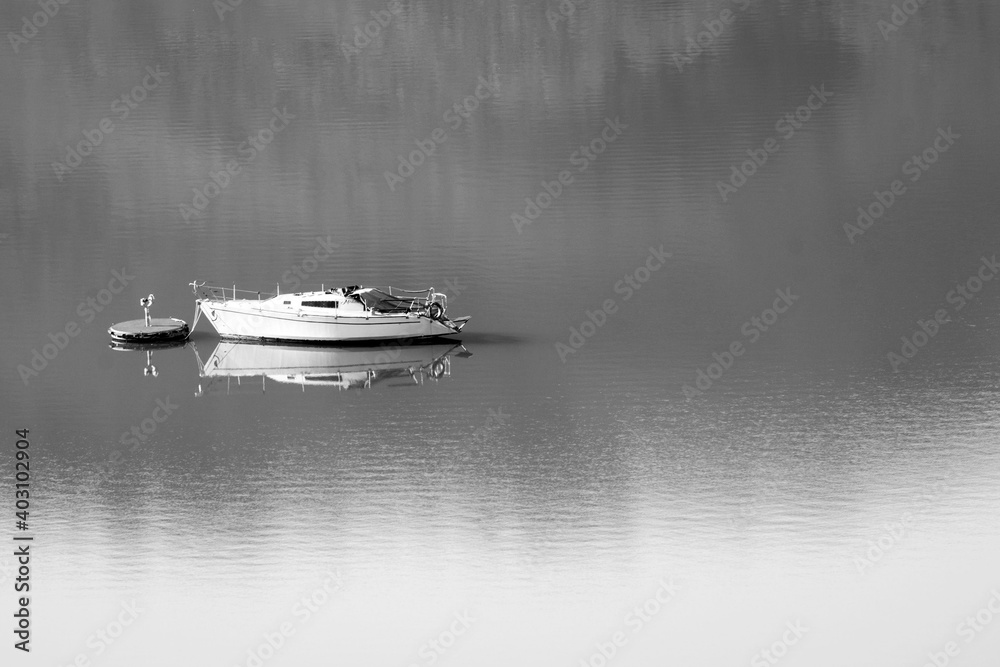 Naklejka premium boat in the fog
