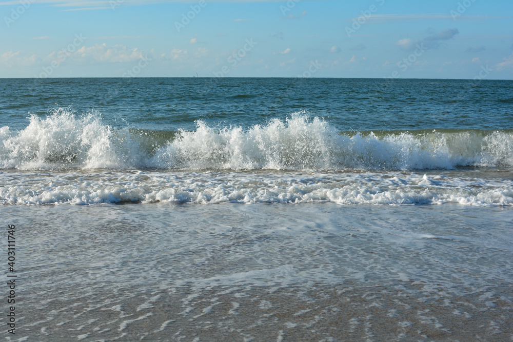 Fototapeta premium Waves on sand beach with sky