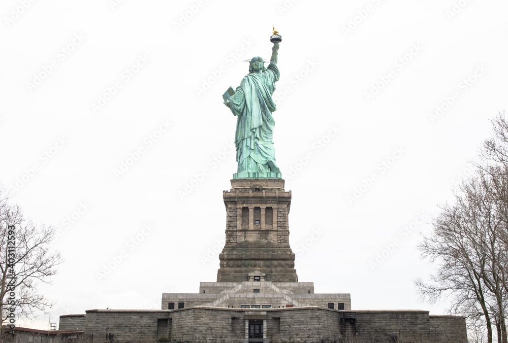 Fototapeta premium statue of liberty from the back