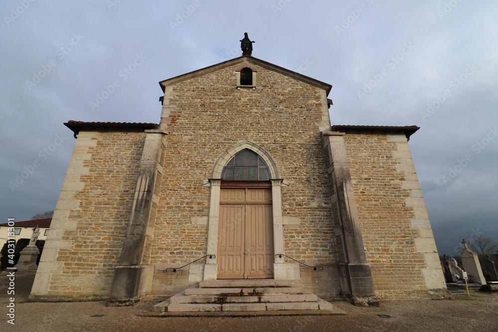 L'église catholique de Polliat vue de l'extérieur, ville de Polliat, département de l'Ain, France