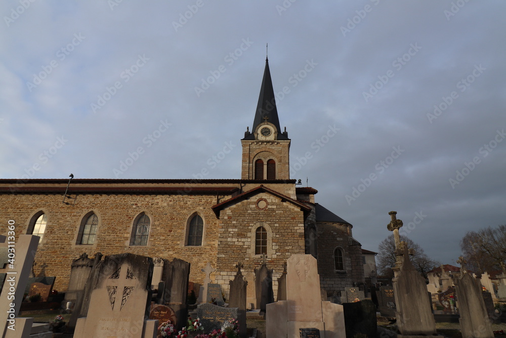 L'église catholique de Polliat vue de l'extérieur, ville de Polliat, département de l'Ain, France