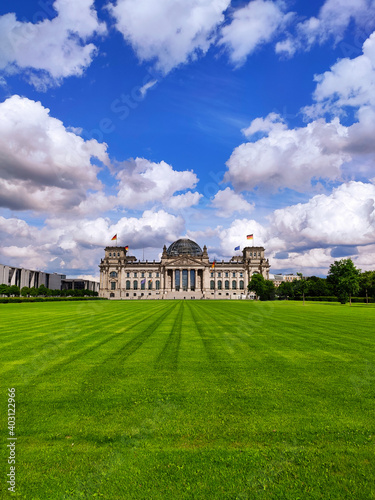 Photography Reichstagsgebäude mit Garten