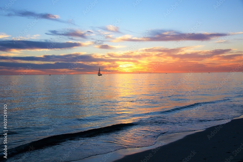 Obraz premium SunsetHillarysBeachPerthWA