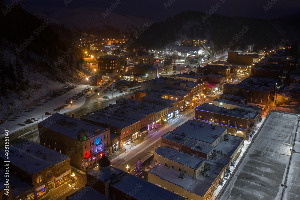 Obraz premium Aerial View of Deadwood, South Dakota at Dusk with Christmas Lights