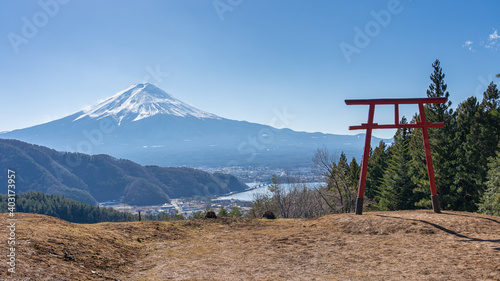 Obraz na plátně Mount Fuji with Torii gate in Kawaguchiko, Japan