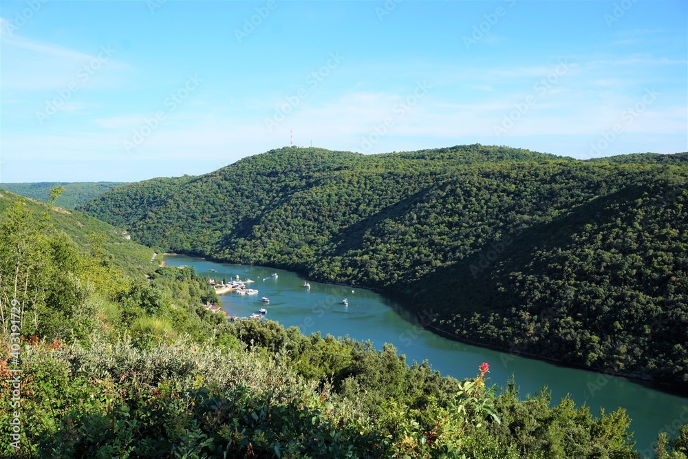 Ausblick auf eine Mündung in Kroatien. Landschaft in Istrien.