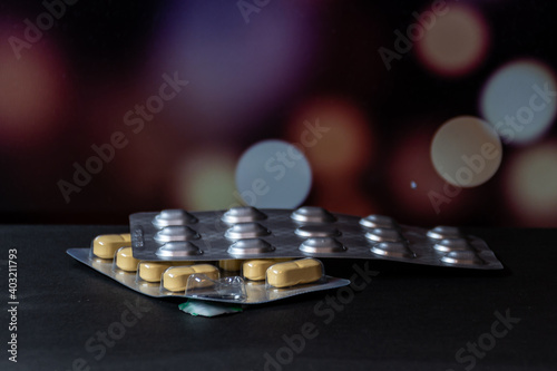 Vitamins drugs, anti-depressants or common medicines?  Photo of the story behind pills and capsules
