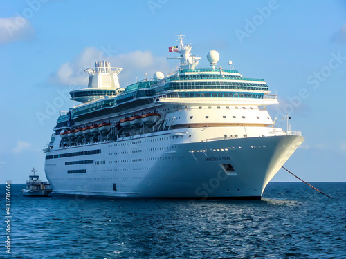 Fototapeta Naklejka Na Ścianę i Meble -  Nassau, Bahamas - 17th August 2018: A german photographer on a cruise to the Bahamas, taking photos of the cruise ship while arriving on the islands.   