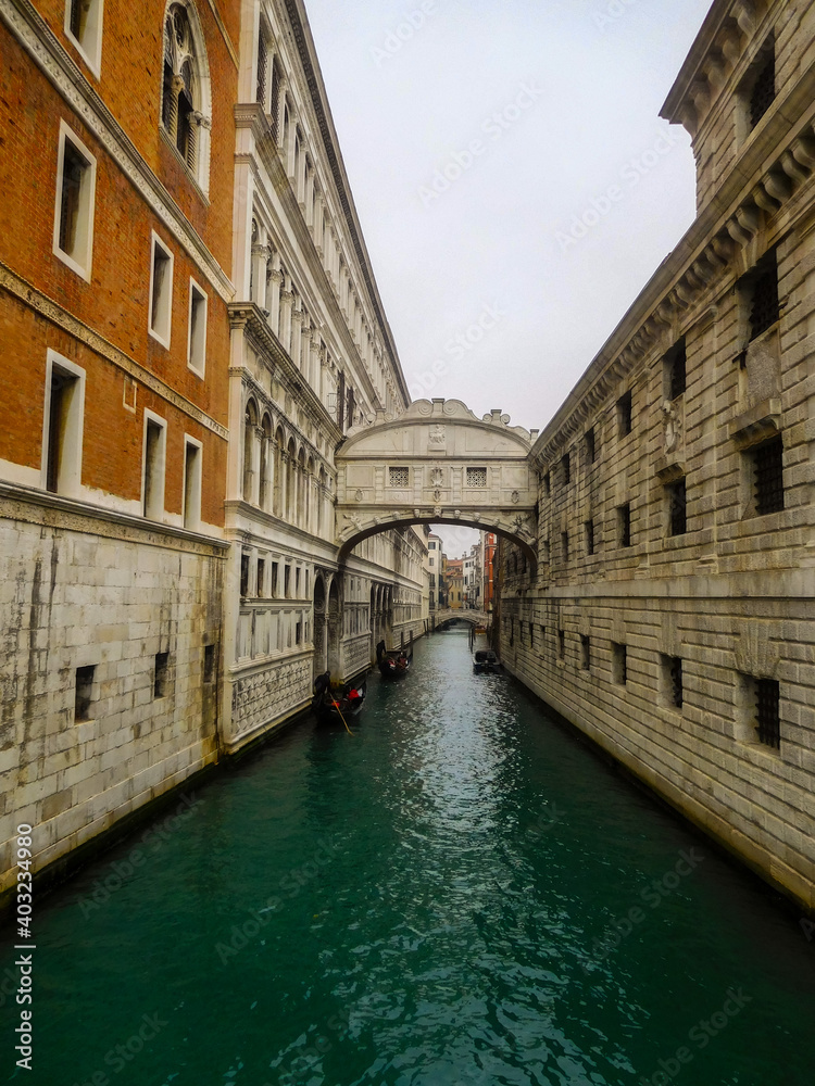 Bridge of sighs, Arched bridge named for sighs of prisoners crossing it en route from the Palazzo Ducale to prison, Venice, Italy