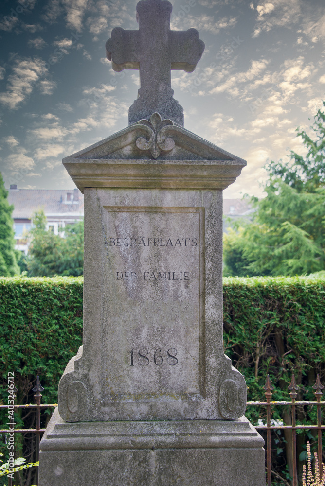 Obraz premium schöner alter Grabstein in Holland
