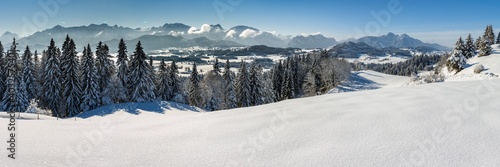 Panorama Landschaft im Allgäu im Winter © Wolfilser