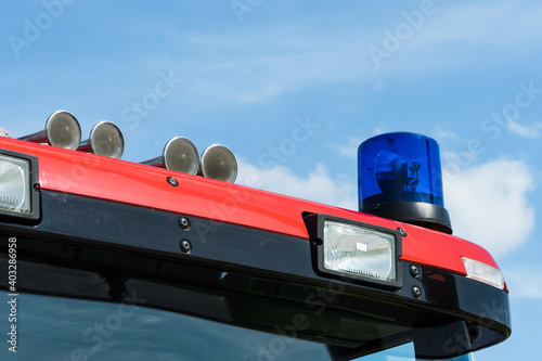 Folgetonhörner und Blaulicht auf einem Feuerwehrauto photo