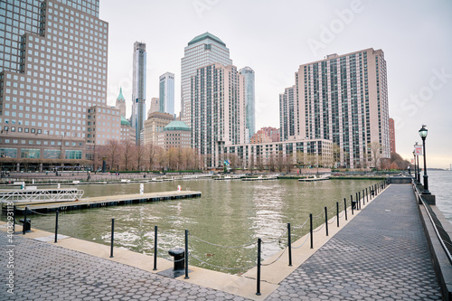 Canvas Print Belvedere Plaza in Downtown Manhattan is completely deserted on a cold winter morning