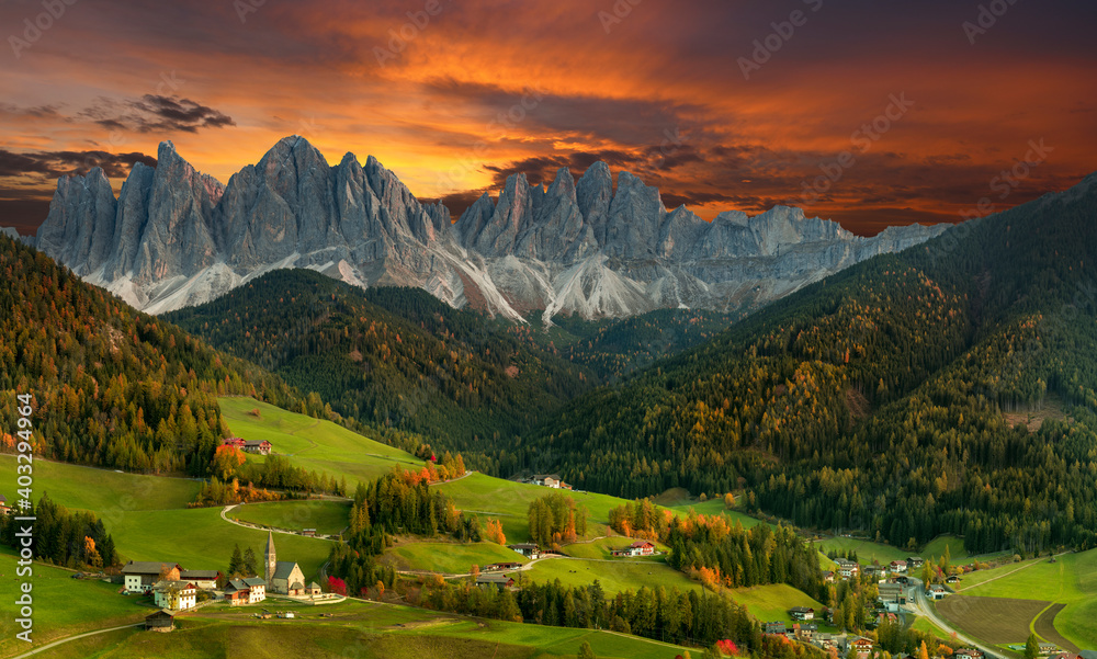 Plakat Beautiful landscape of Italian dolomites - Santa Magdalena