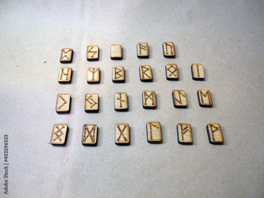 Foto de Homemade Scandinavian runes for divination. The runes say ...