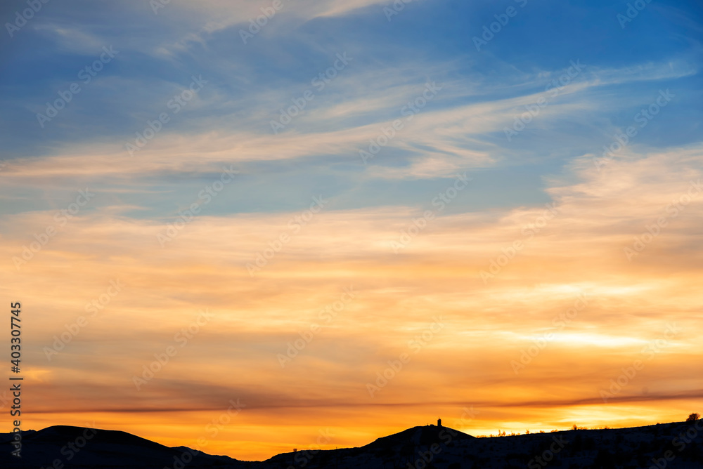 Obraz premium Beautiful panoramic sunset over the mountains silhouette.