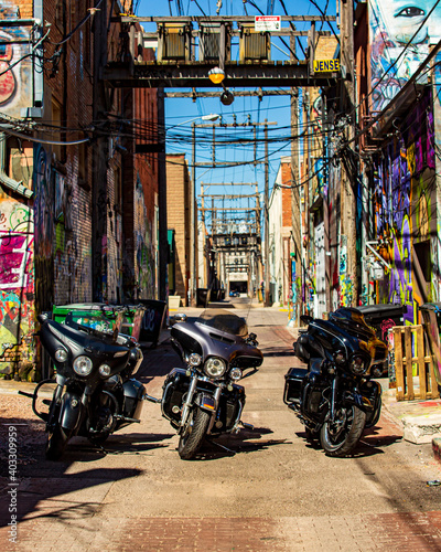 Εκτύπωση καμβά bikes in the street