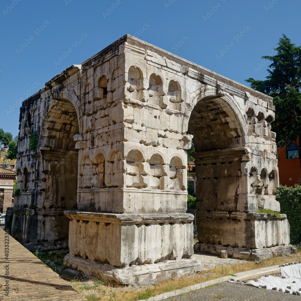 Arc de Janus, Italie
