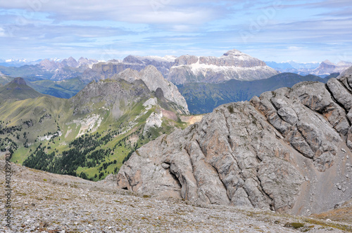 Skalne ściany Dolomitów, Włochy