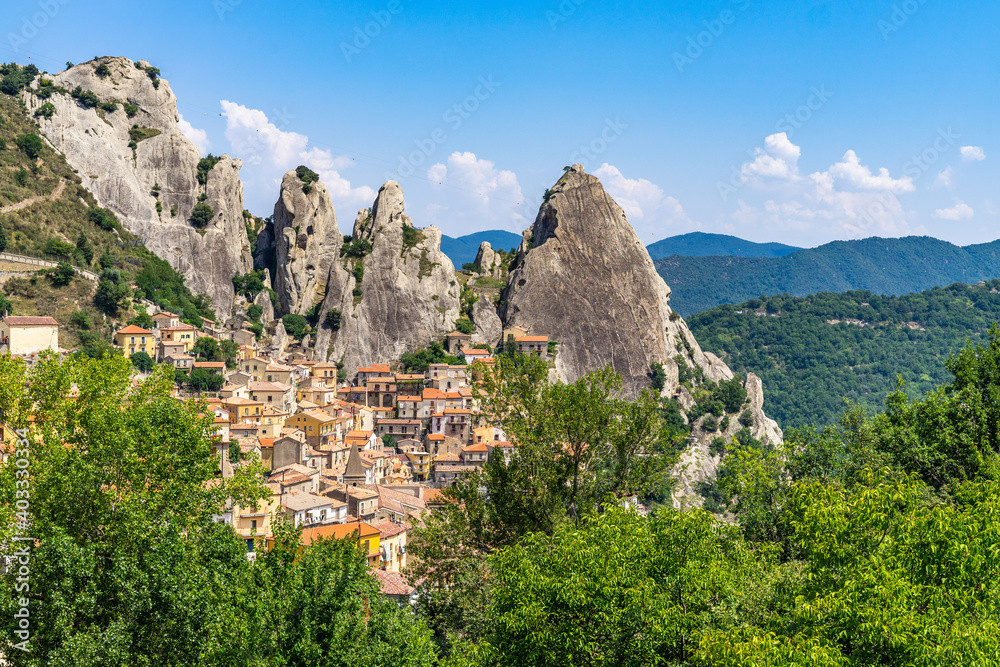Ταπετσαρία View of Castelmezzano, a typical village under the peaks of the Dolomiti lucane