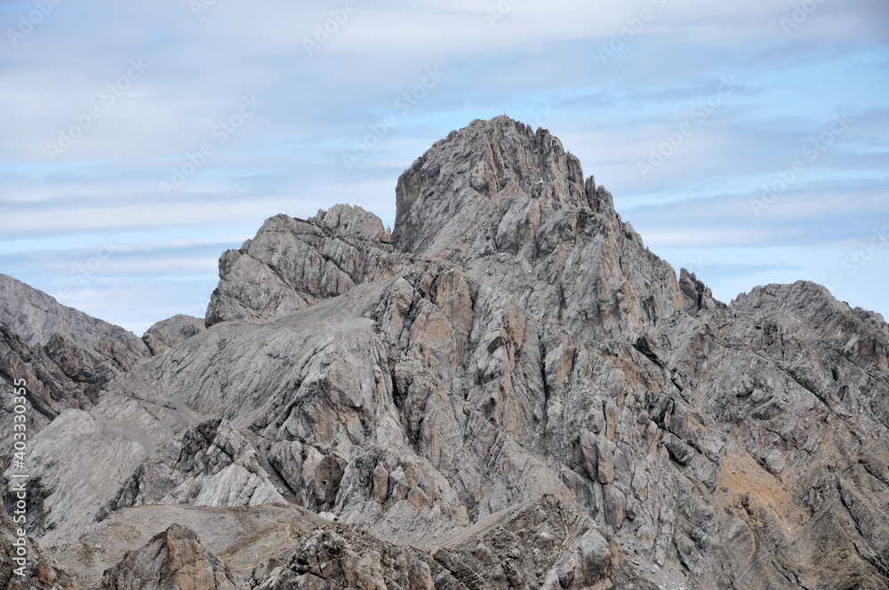Górski szczyt w Dolomitach, Włochy