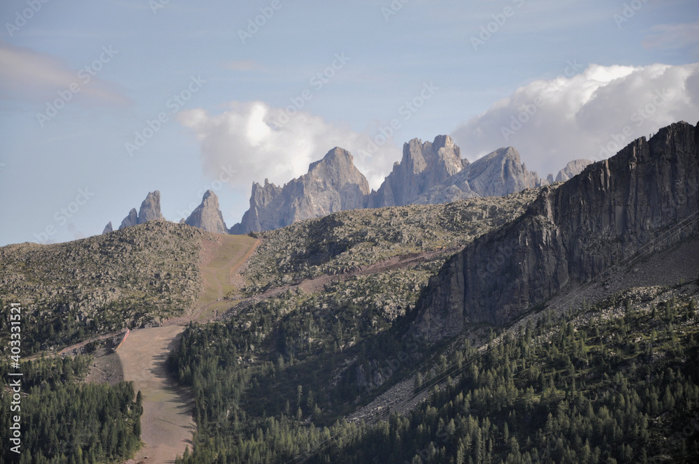Na górskiej ścieżce, Dolomiti, Italy