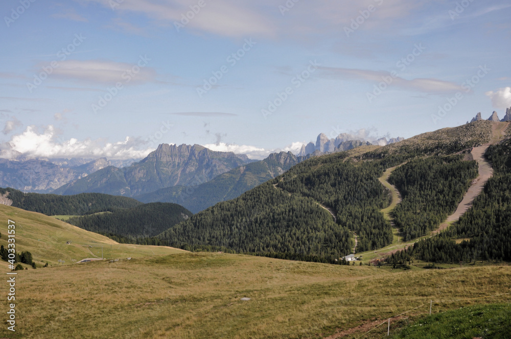 Sielankowy widok z Dolomitów, Włochy