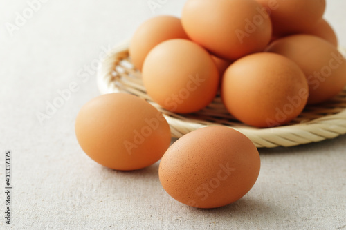 赤玉の生卵 Eggs