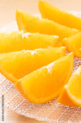 新鮮なオレンジを食べやすくカット