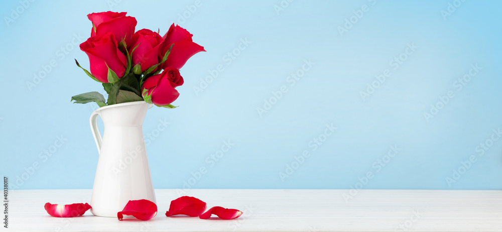 Valentines day greeting card with red rose flowers Valentines day greeting card with red rose flowers