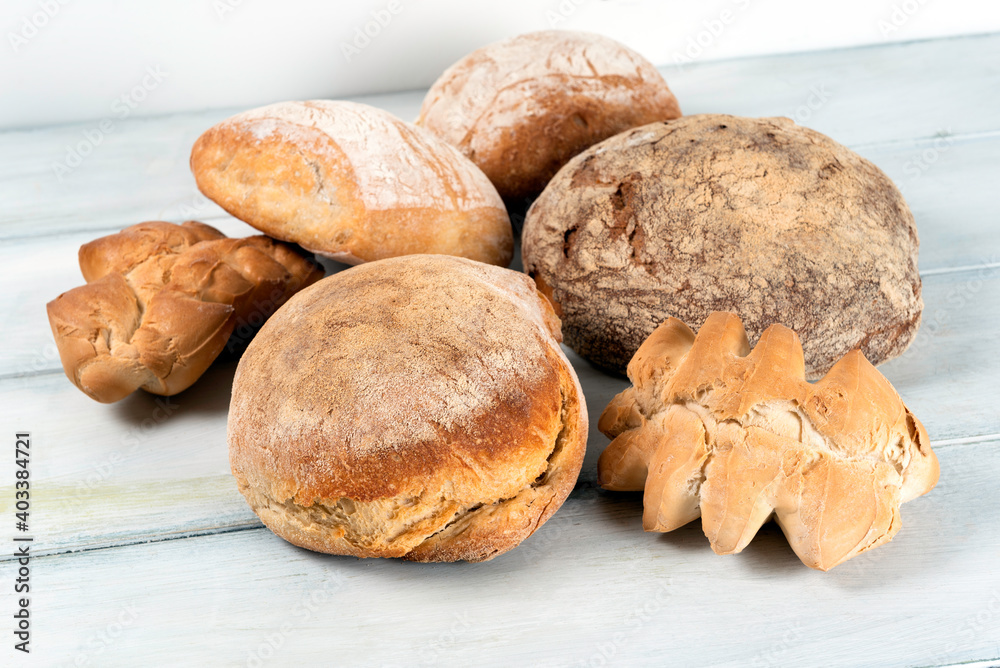 Assortimento di pane fresco tipico della Sardegna 