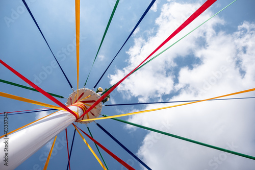 Bild auf Leinwand Traditional English Maypole with coloured ribbons.