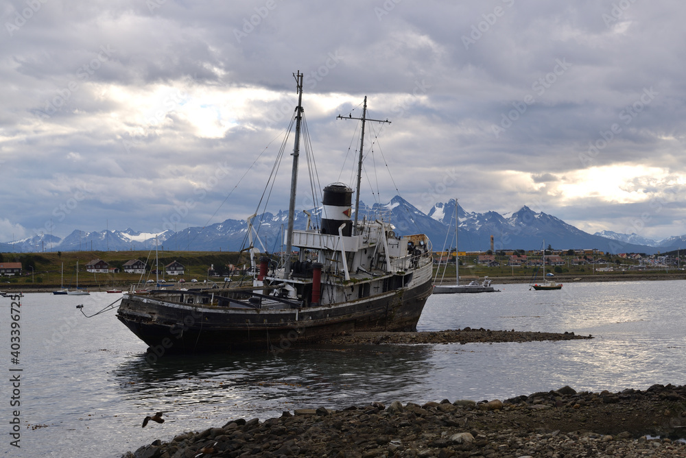 Fototapeta premium Shipwreck Ushuaia harbour