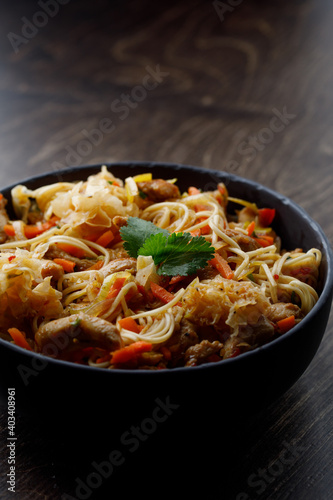 Noodles with vegetables and chicken