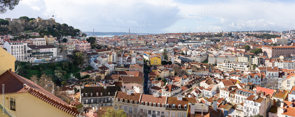 Vue panoramique sur Lisbonne depuis Graça