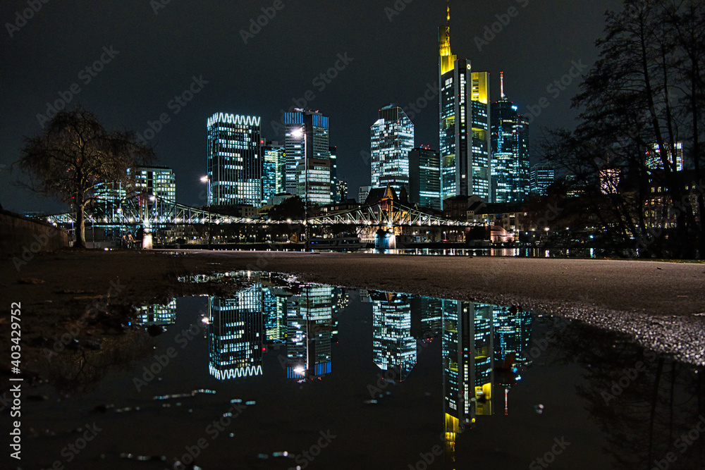 Spieglung Skyline Frankfurt