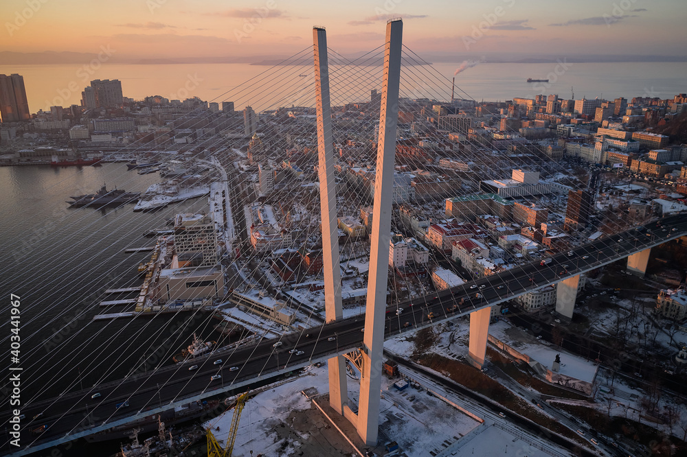 Obraz premium Golden bridge