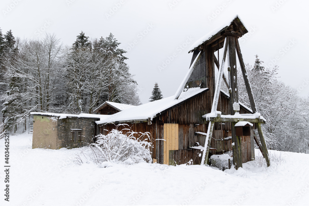 Hütte am Basaltsee auf dem Farnsberg, Riedenberg, Bayern Hütte am Basaltsee auf dem Farnsberg, Riedenberg, Bayern