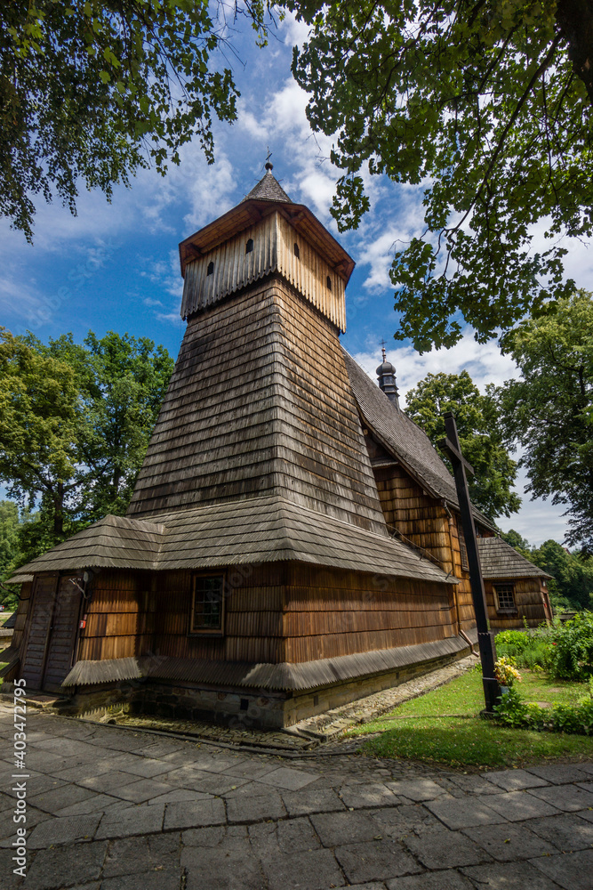 iglesia del arcángel San Miguel, siglo XV-XVI construida integramente con madera, Binarowa, voivodato de la Pequeña Polonia, Cárpatos, Polonia, europe iglesia del arcángel San Miguel, siglo XV-XVI construida integramente con madera, Binarowa, voivodato de la Pequeña Polonia, Cárpatos, Polonia, europe