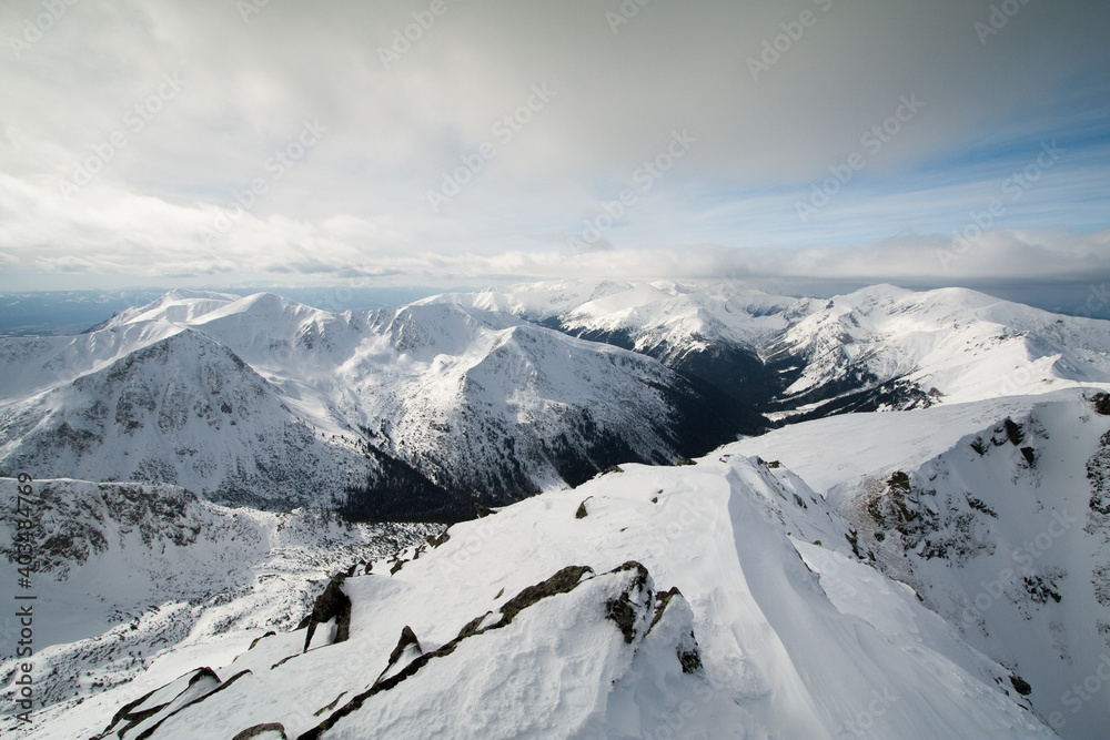 Tatry zimą. Widok znad Przełęczy Zawrat