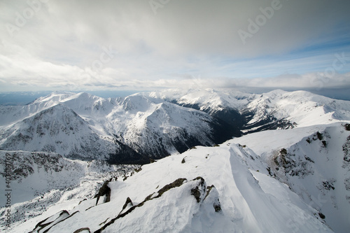 Tatry zim  . Widok znad Prze    czy Zawrat