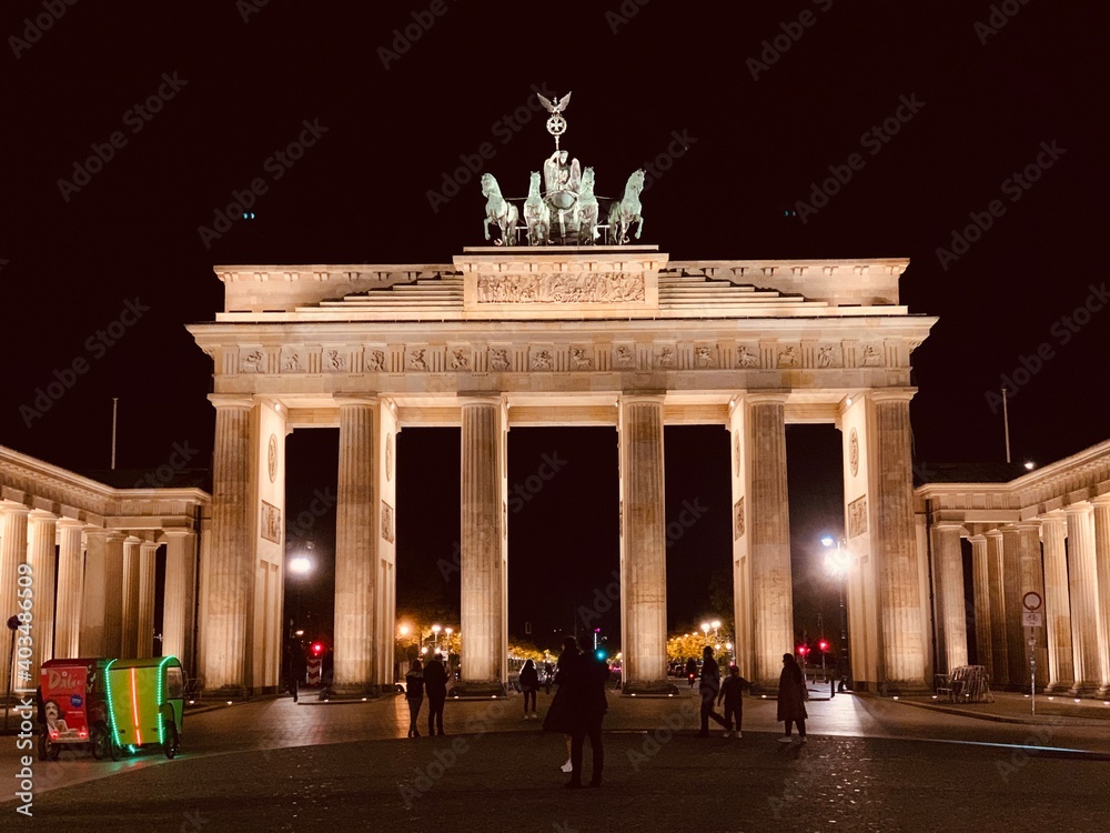 Obraz premium state gate at night