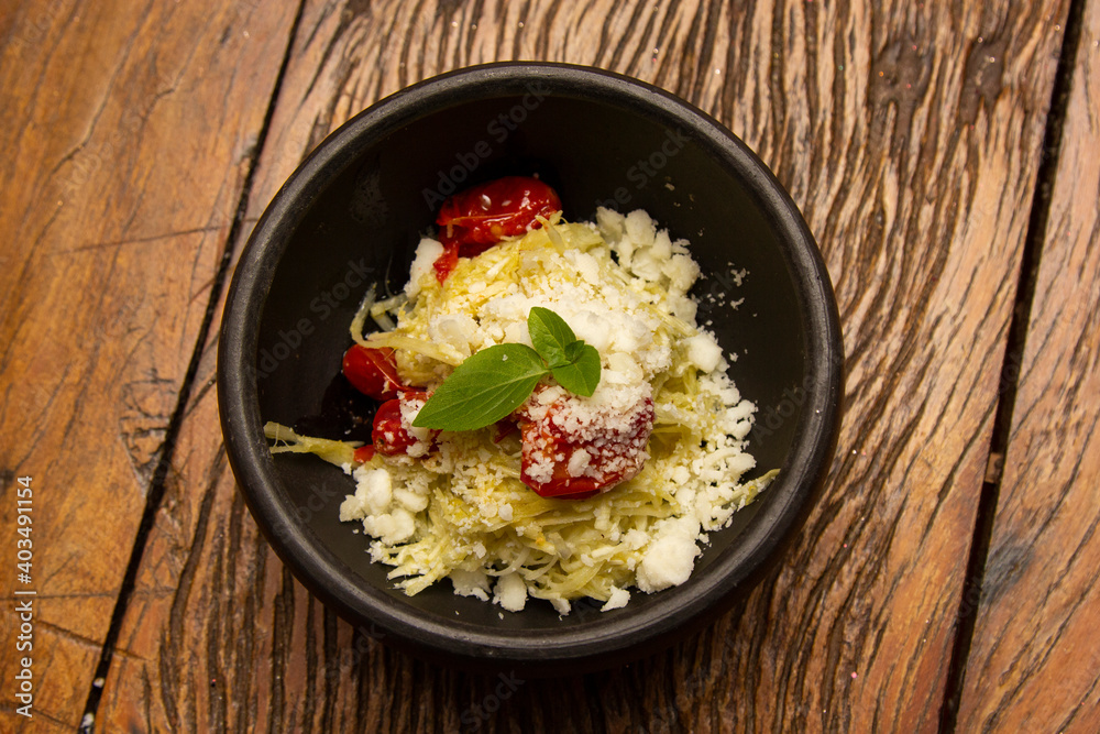 Spaghetti from pupunha with pesto and goat cheese. Spaghetti from pupunha with pesto and goat cheese.