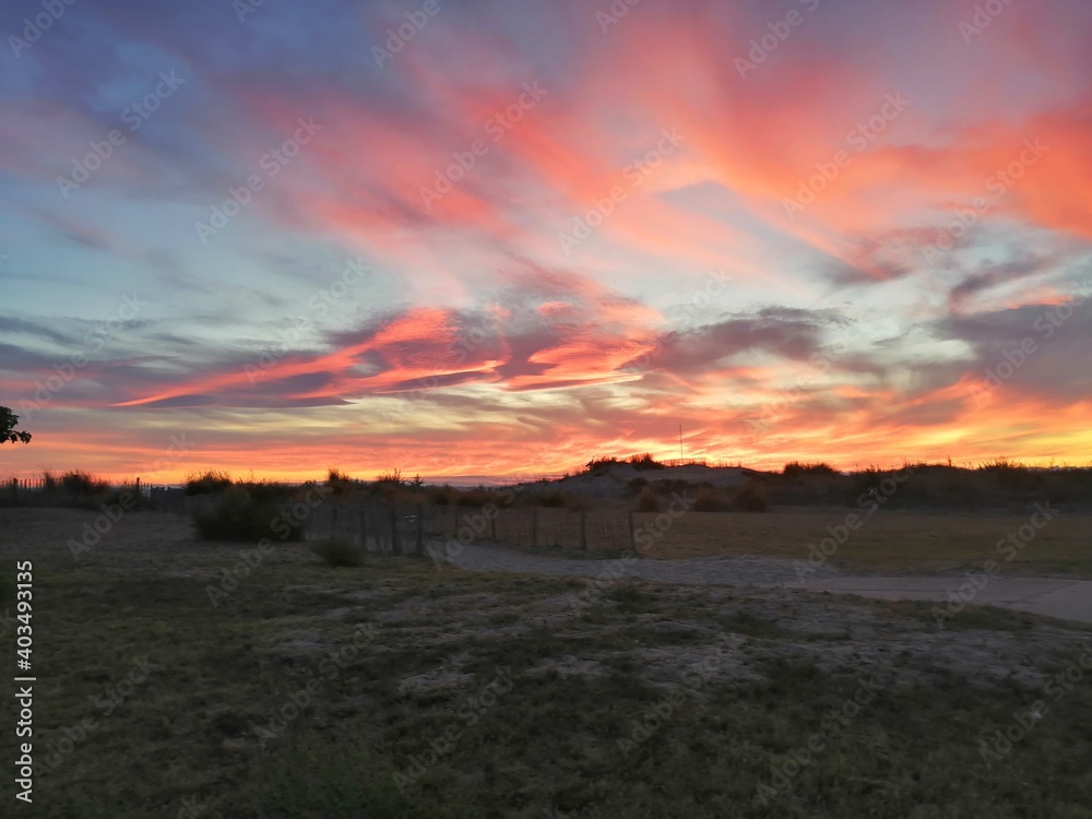 Fototapeta premium Coucher de soleil en bord de plage