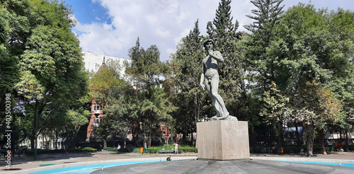 Parque Río de Janeiro de la Colonia Roma de la Ciudad de México (Réplica de El David) photo
