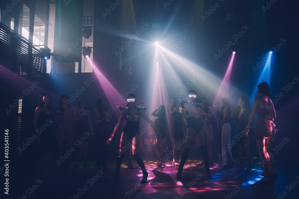 Obraz premium Group people women dancing in night party with DJ EDM Music