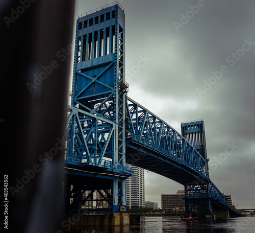 Fototapeta Naklejka Na Ścianę i Meble -  bridge on a cloudy day